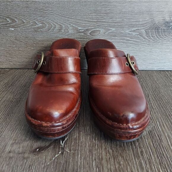 ARIAT Womens Sz 6.5 B Brown Leather Heeled Horseshoe Buckle Slip-On Clogs - Picture 2 of 9